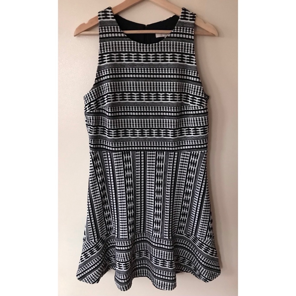 LOFT • 12P • Black White Woven Look Sleeveless Dress